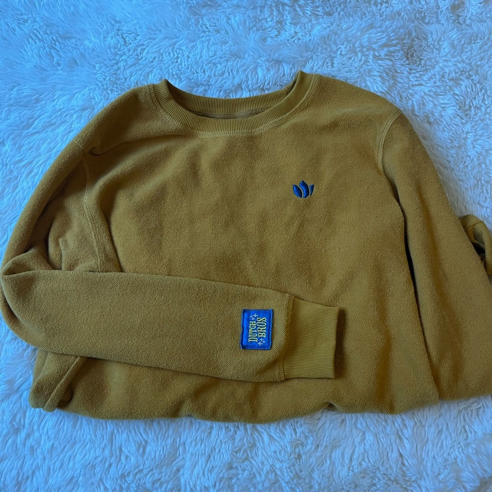 Dutch Bros fleece mustard pullover! Cute Dutch bros logo on sleeve.